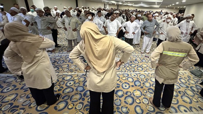 Jamaah Haji Indonesia Rutin Senam Pagi di Makkah untuk Jaga Kebugaran Selama Ibadah